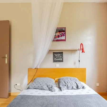 Apartment Agreable Avec Piscine Entre Et Vignes