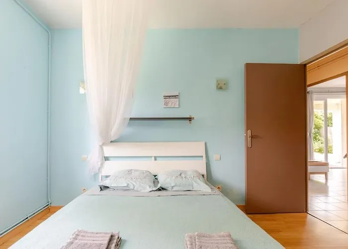Agreable Avec Piscine Entre Et Vignes * Maureilhan-et-Raméjan